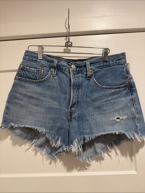 Levi’s 501 Classic High-Rise Frayed Hem Denim Shorts - Light Blue